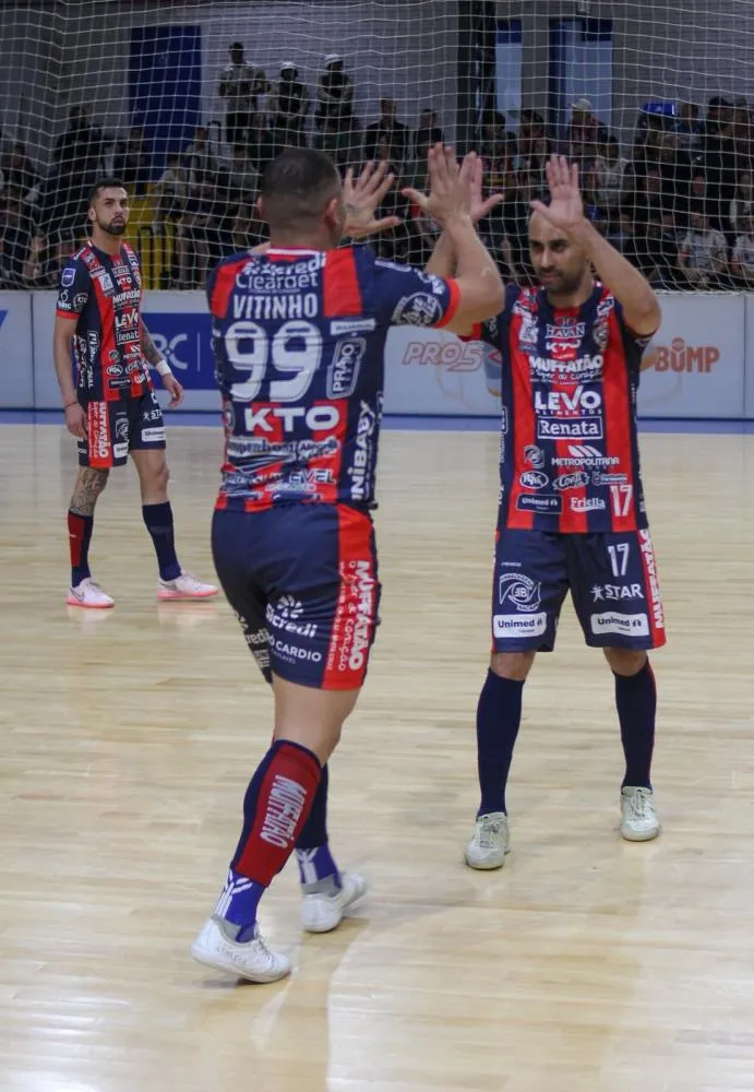 Cascavel goleia o Joaçaba e volta a vencer na LNF